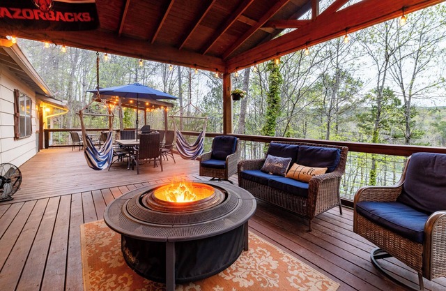 Spacious Lakefront Retreat w/ Hot Tub & Guesthouse
