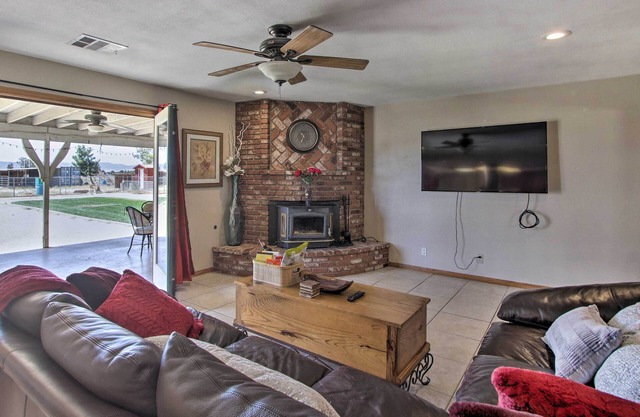 Spacious Lancaster Family Ranch - BBQ & Patio
