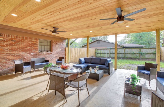 Spacious Little Rock Home w/ Patio - 9 Mi to Dtwn!