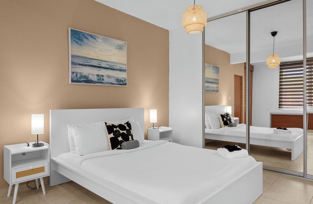 Spacious loft in Ocean Park beach w/ parking & arcade