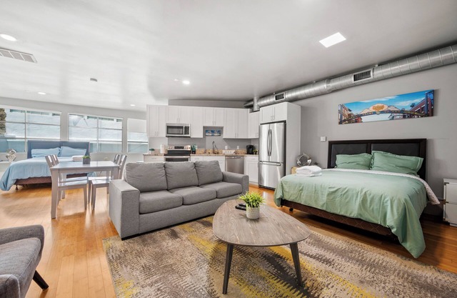 Spacious Loft near Gaslamp/ Little Italy in Downtown San Diego