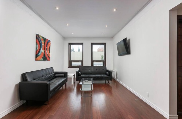 Spacious Loft with Parking ($12/day)