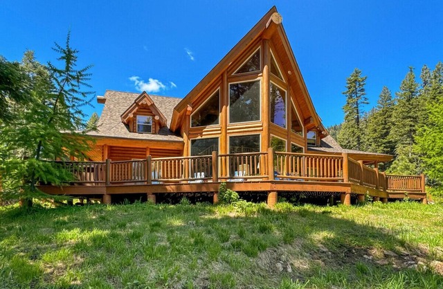 Spacious Log Cabin Near Tamarack w/ Hot Tub!