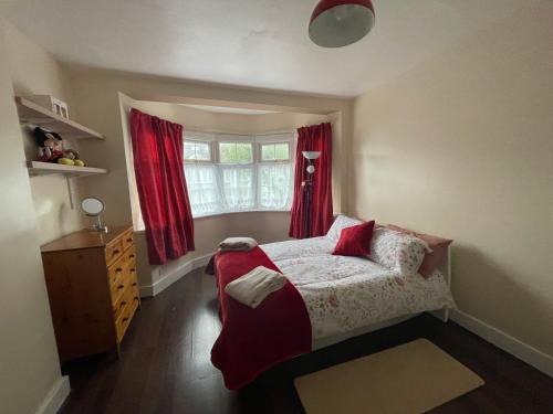 Spacious London House with Parking