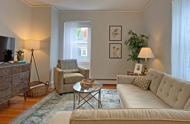 Spacious, lovely apartment on the East Side near Brown