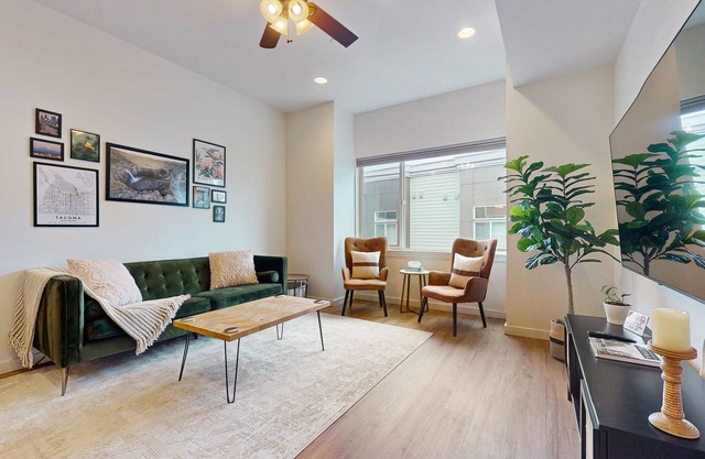 Luxe Condo with Spectacular Fireworks & Mt. Rainier Views