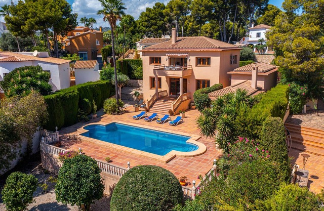 Geräumige Luxusvilla mit 3 Schlafzimmern in Moraira mit großem privatem Pool und Meerblick