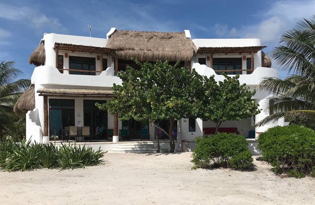 Geräumiges Luxushaus mit 4 Schlafzimmern am Privatstrand