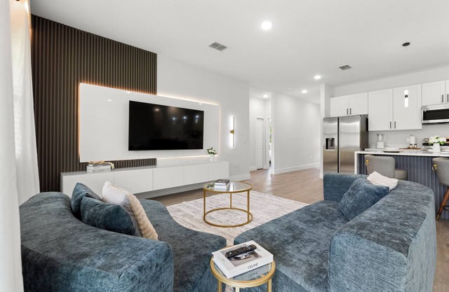 Spacious Luxury 4BR Home, Near Beaches & River