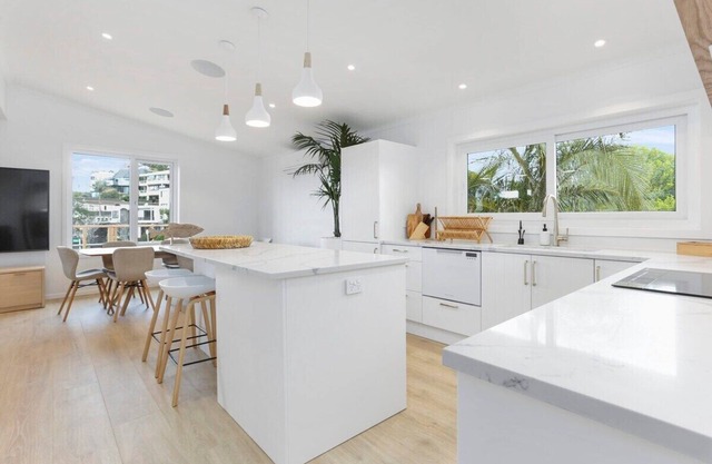 Spacious Luxury Apt w/Sea Views