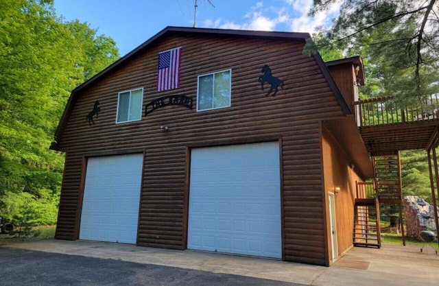 Spacious Luxury Cabin near The Big Bear Creek!