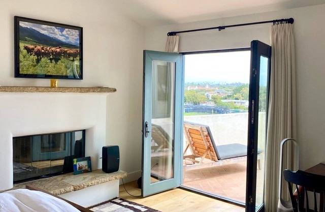 Spacious Luxury Villa in Downtown Santa Barbara