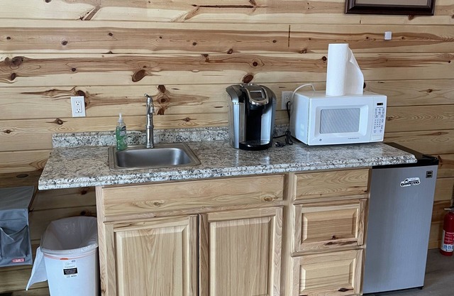 Spacious master suite in basement of log home. 10 minutes from Moscow!