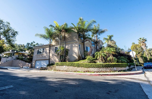 Spacious Mediterranean 5-bedroom house with AC, WiFi in marvelous Los Angeles