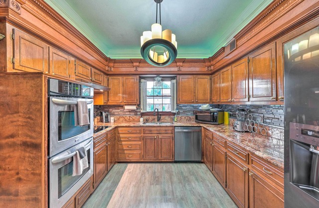 Spacious Memphis Home < 3 Mi to Graceland!