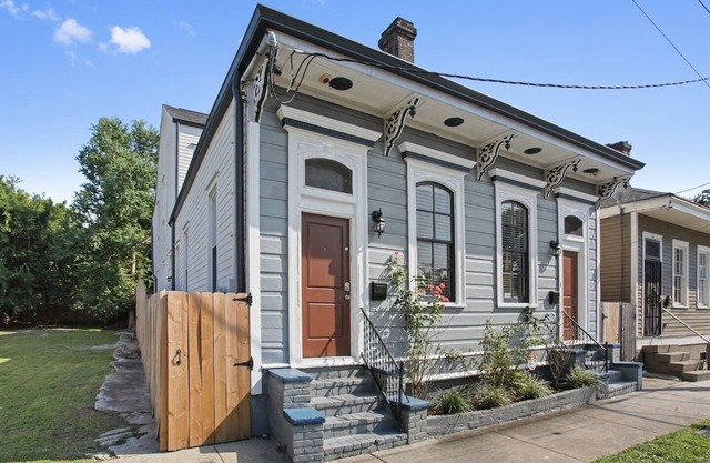 Spacious Mid-City Victorian 1 – Near Streetcar & FQ!