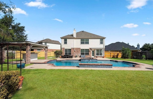 Spacious Mid Term Family Home with Heated pool And Hot Tub.