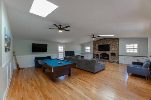 Spacious Midtown Ranch- 10 min to Wrightsville
