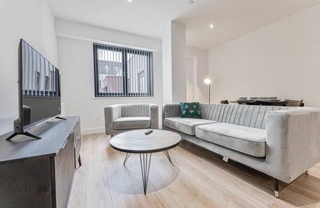 Modern and Stylish 2 Bed Apartment in Solihull