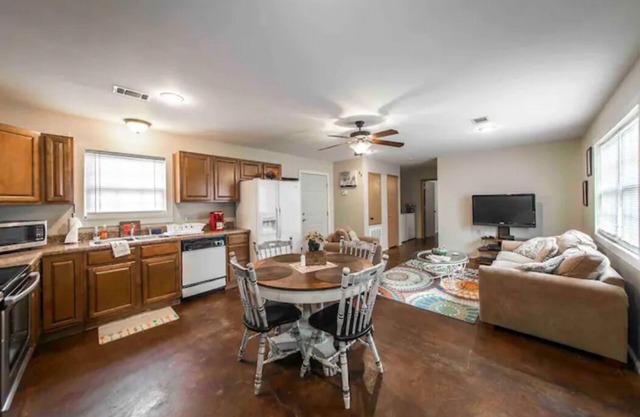 Spacious Modern 2 Bedroom Home Near ANO and ATU