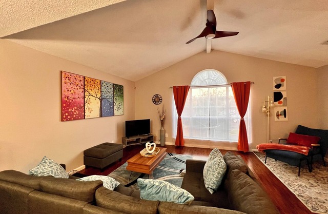 Spacious & Modern 2bd/2ba Corporate Condo w/Dedicated Workspace