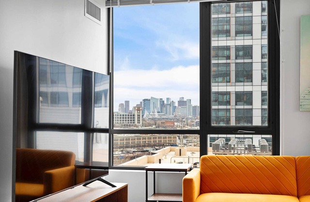 Spacious & modern 2BR 2BA Flat assembly Square