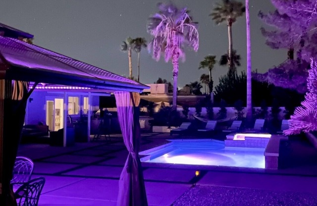 Spacious modern 3BR Saltwater Pool & Hot Tub, BBQ