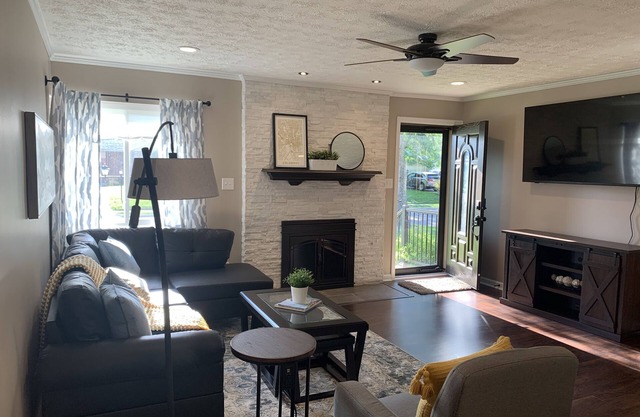 Spacious, modern 4 bd, 2 bath w/upscale backyard