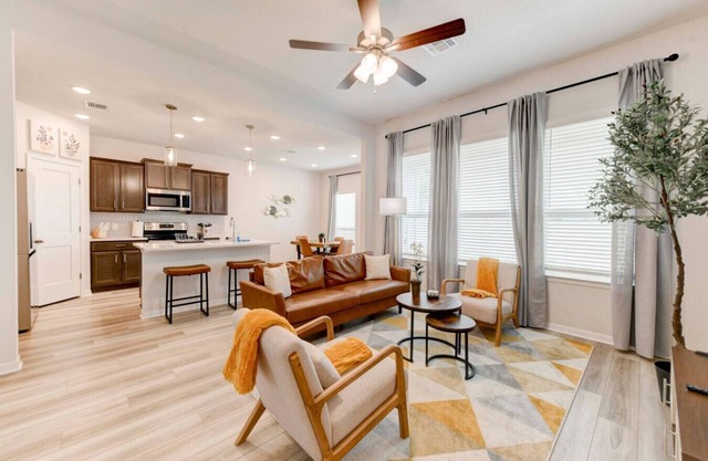 Spacious Modern 5 beds House in Troy