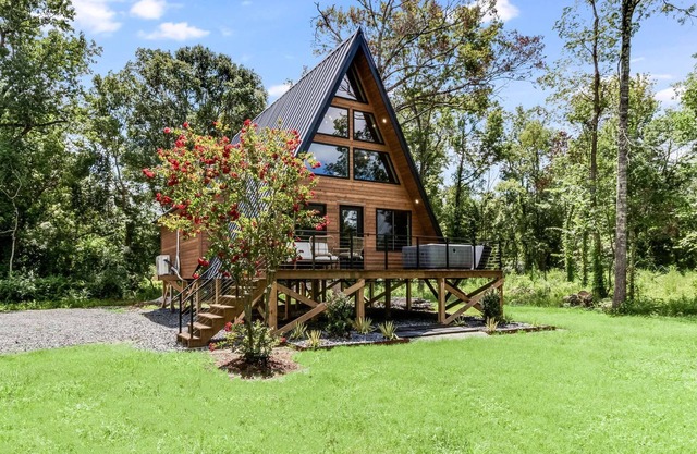 Spacious & Modern A-Frame w/ Hot Tub & Fire Pit near Rip Van Winkle Gardens