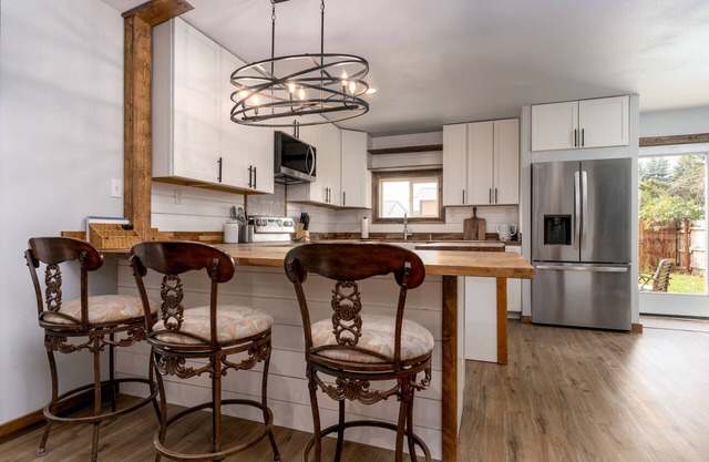 Spacious & Modern Anaconda Home