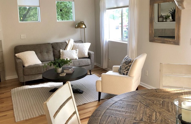 Spacious, modern, family friendly, centrally located. Close to FC bike trails!