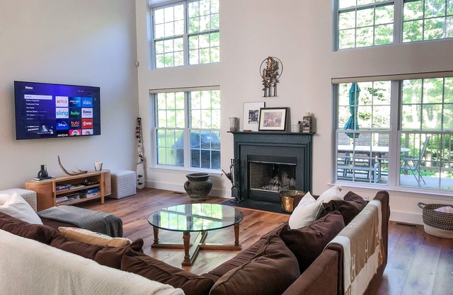 Spacious & Modern Home in Pinecrest Lake Golf Club. 3 Mi to Lake Naomi