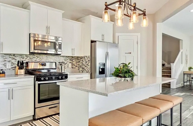 Spacious, Modern Home Near Everything