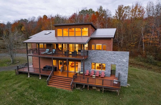 Spacious Modern Retreat | Sleek Style with Stunning View