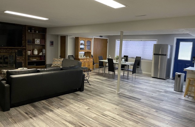 Spacious Mother-In-Law Basement Apartment -One mile from Hill AFB