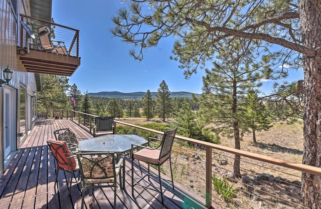 Spacious Mountain Home, 10 Mi to Angel Fire Resort
