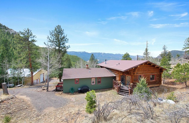 Spacious Mountain Home with Amazing Mountain Views