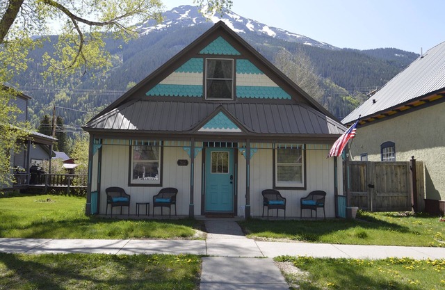 Spacious Mountain Retreat in Silverton – Perfect for Groups & Families