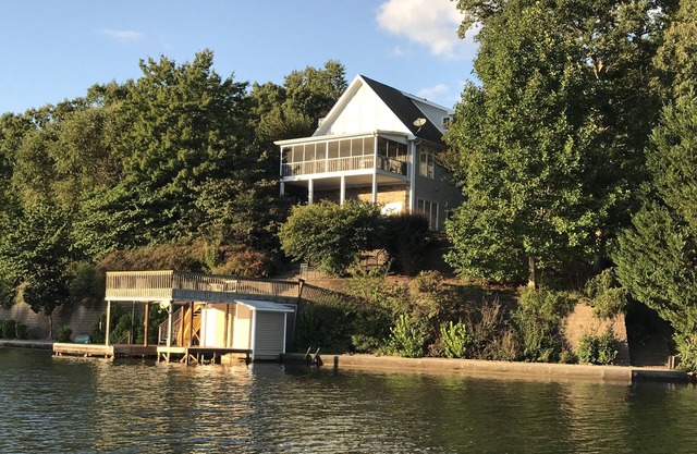 Spacious Mountain Retreat with views of Cherokee Lake