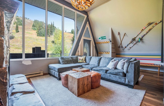 Spacious Mountain Retreat w/ Hot Tub & Loft! – Perfect for small groups!