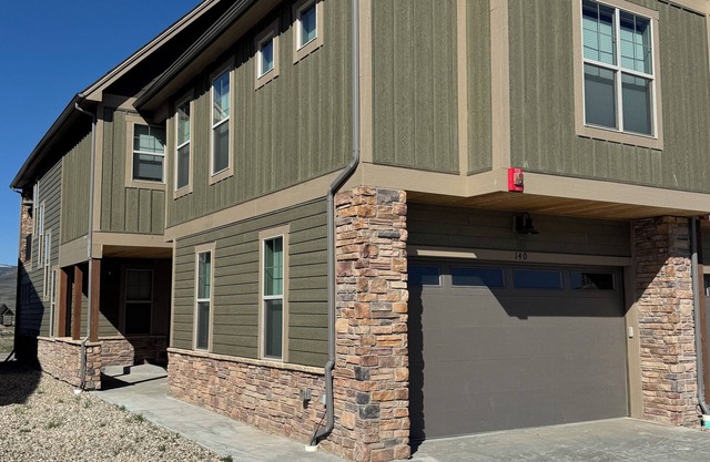 Spacious Mountain Retreat on Golf Course, near Rocky Mountain National Park