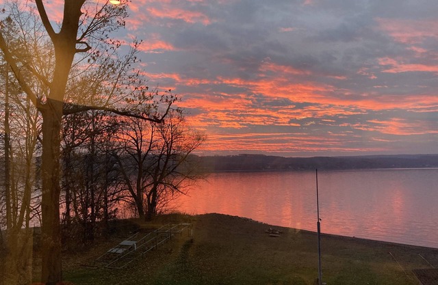 Spacious multi-level lakeside home w/ renovated kitchen and abundant parking!