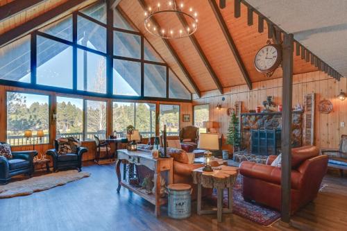 Spacious Munds Park Cabin with Golf Course Views