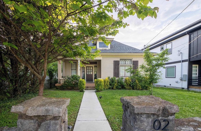 Spacious Music Row Stay-2BR-Sleeps 6 Near Broadway