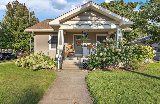 Lincoln 2 -Near Lake Michigan, Beaches, Luge, Fishing, EV Charger & Pet-Friendly