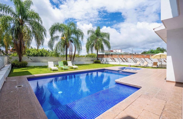 Spacious 5-Bedroom Oasis with Pool & BBQ