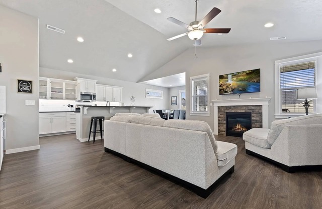 Spacious Nampa Stay | Minutes to Lake, Golf Course, Dining, Shops & I-84