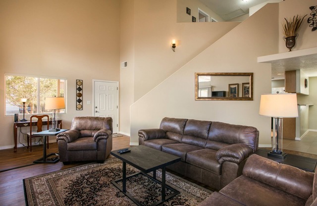 Gemütliche 4 BR mit Whirlpool in der Nähe von Casino, Golf, I-25, Restaurants und Unterhaltung