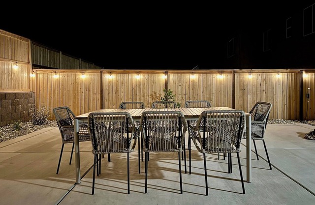 Spacious new house in Folsom Ranch, w/ outdoor backyard and BBQ grill 4BD/3BA
